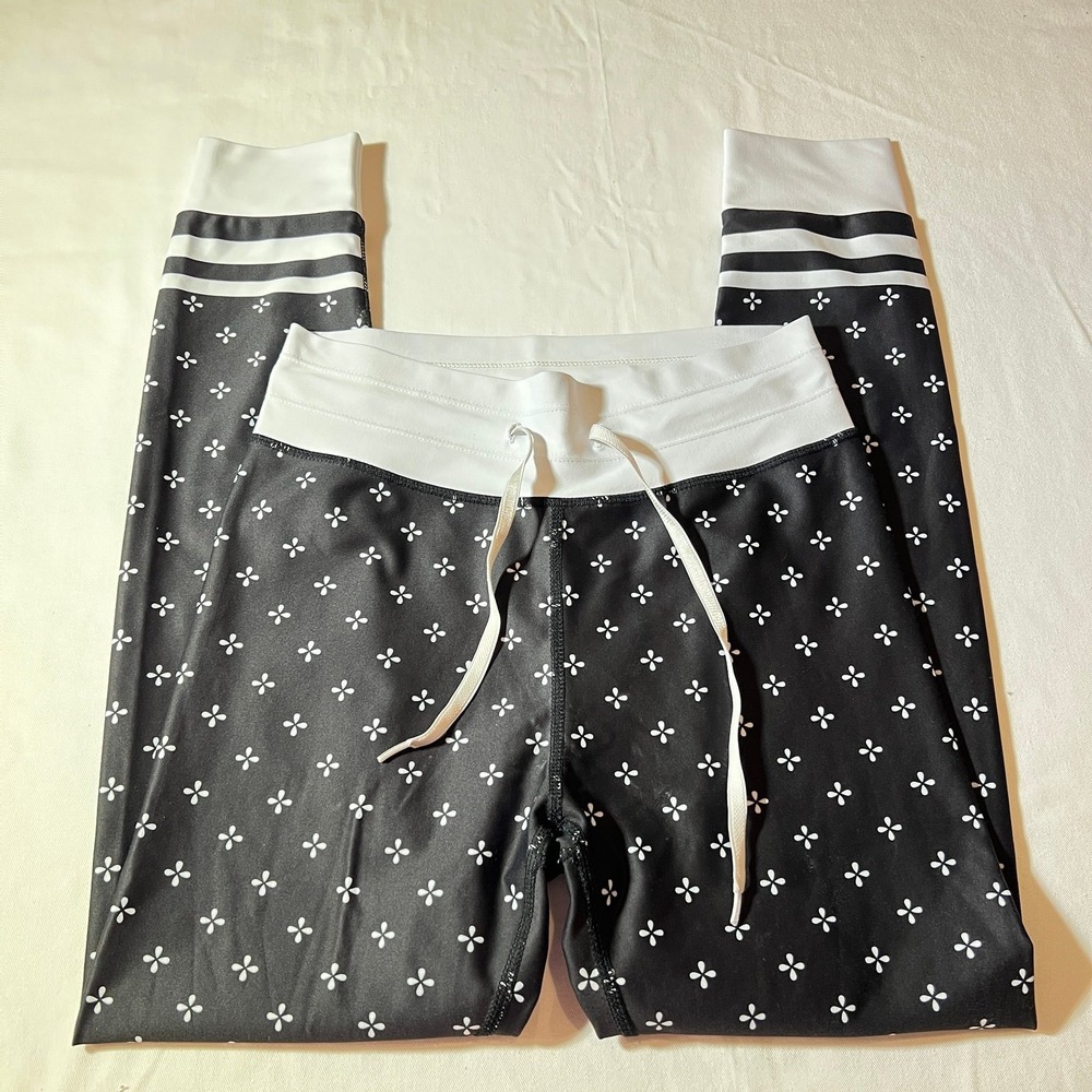 White fox leggings activewear black & white clover design Sarah's Day size small